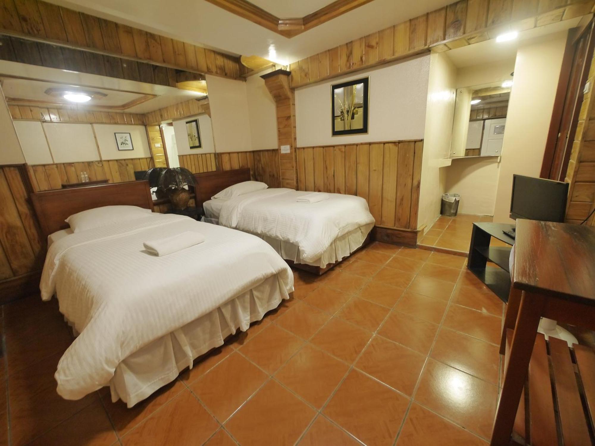 Mountain Lodge And Restaurant Baguio City Esterno foto