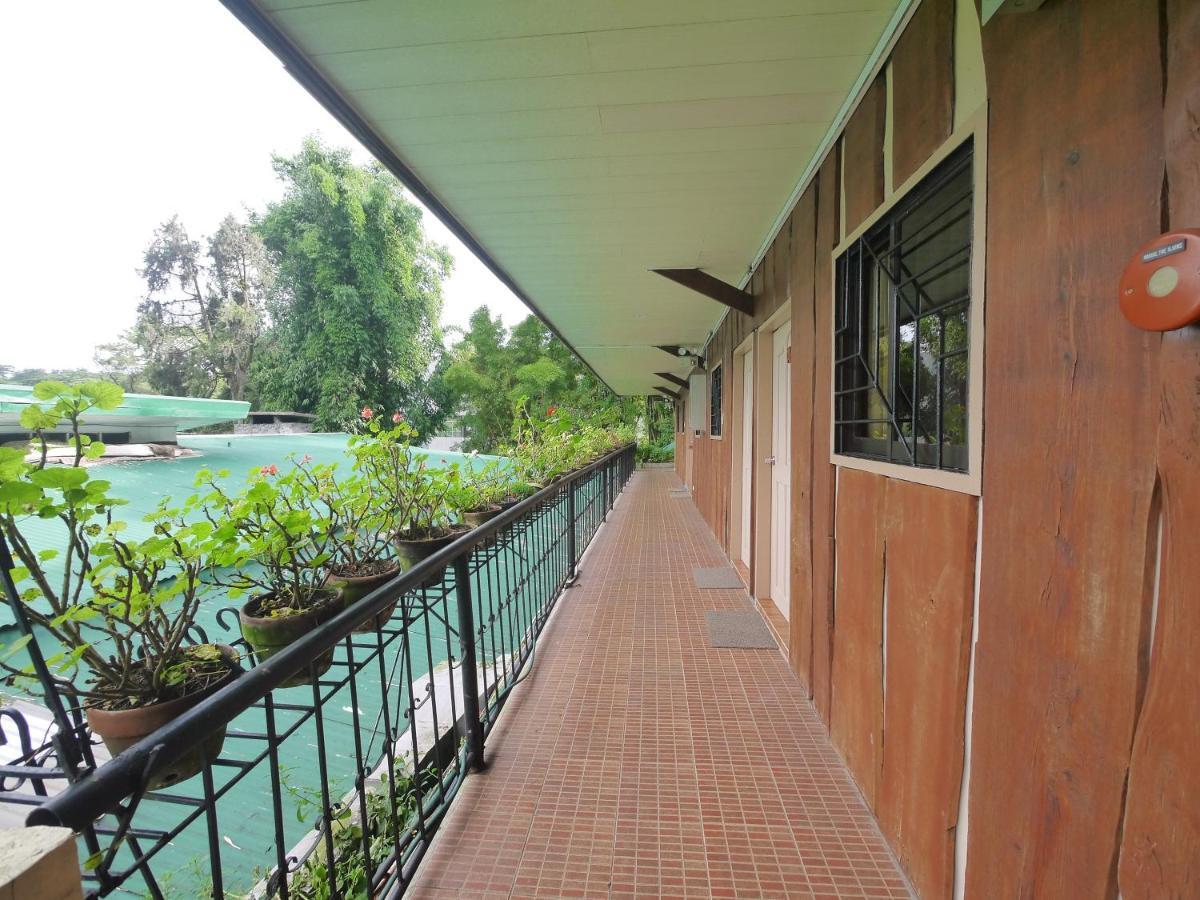 Mountain Lodge And Restaurant Baguio City Esterno foto