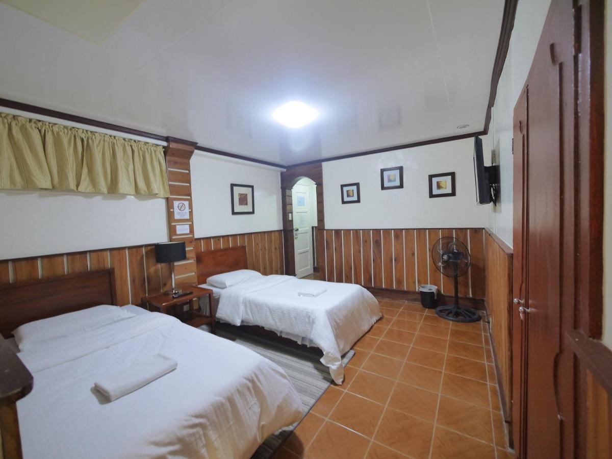 Mountain Lodge And Restaurant Baguio City Esterno foto